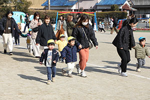 作品展参観が行われました　あひる・ひよこ・ぺんぎん組　NO．1