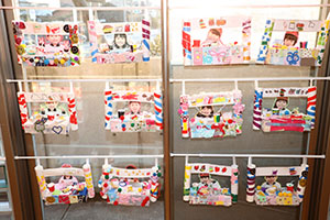 作品展の各クラスの個性あふれる作品　　　年少組