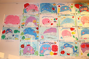 作品展の各クラスの個性あふれる作品　　　年少組