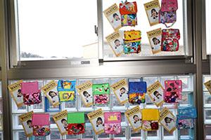 作品展の各クラスの個性あふれる作品　　　年中組