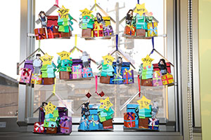 作品展の各クラスの個性あふれる作品　　　年中組