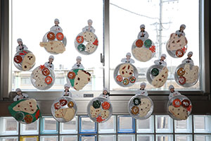 作品展の各クラスの個性あふれる作品　　　年長組