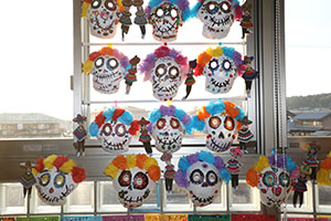 作品展の各クラスの個性あふれる作品　　　年長組