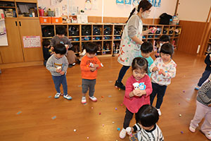 ポンポンクラッカー楽しかったね　ぺんぎん