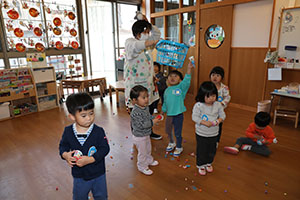 ポンポンクラッカー楽しかったね　ぺんぎん