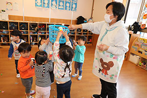 ポンポンクラッカー楽しかったね　ぺんぎん