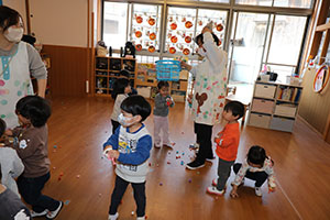 ポンポンクラッカー楽しかったね　ぺんぎん