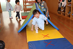 お部屋で運動遊び🎵　ひよこ