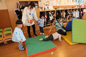 お部屋で運動遊び🎵　ひよこ
