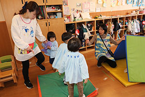 お部屋で運動遊び🎵　ひよこ