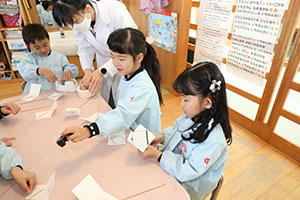 科学教室「色の不思議」　A・B・C