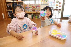 お花の制作　ぺんぎん