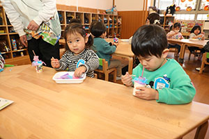 お花の制作　ぺんぎん