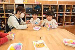 お花の制作　ぺんぎん