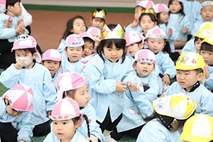 2月生まれの誕生会　「リレー」　 年少組