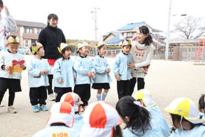 2月生まれの誕生会　「リレー」　 年少組