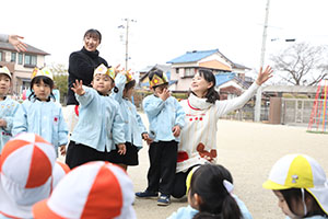 2月生まれの誕生会　「リレー」　 年少組