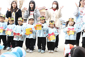 2月生まれの誕生会　「リレー」　 年少組