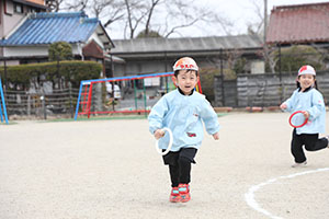 2月生まれの誕生会　「リレー」　 年少組