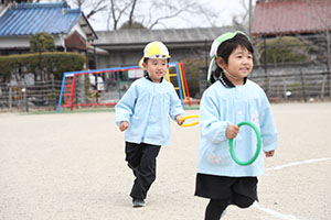 2月生まれの誕生会　「リレー」　 年少組