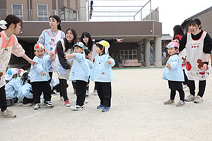 2月生まれの誕生会　「リレー」　 年少組