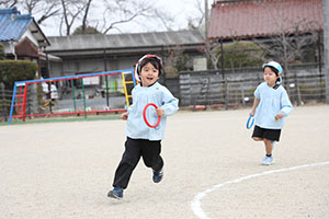 2月生まれの誕生会　「リレー」　 年少組