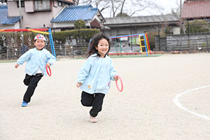 2月生まれの誕生会　「リレー」　 年少組
