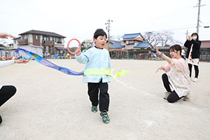 2月生まれの誕生会　「リレー」　 年少組