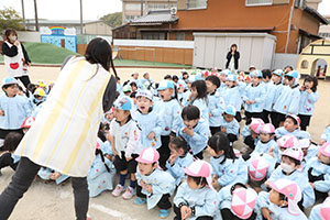 2月生まれの誕生会　「リレー」　 年少組