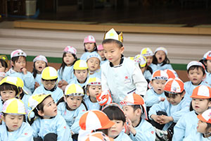 2月生まれの誕生会　「リレー」　 年少組