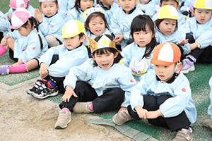 2月生まれの誕生会　「リレー」　 年少組