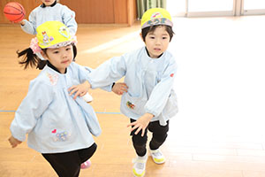 2月生まれの誕生会　「ドッジボール」　 年中組