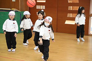 2月生まれの誕生会　「ドッジボール」　 年中組