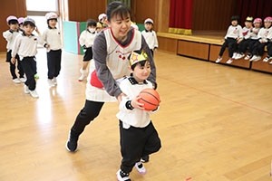 2月生まれの誕生会　「ドッジボール」　 年中組