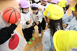 2月生まれの誕生会　「ドッジボール」　 年中組