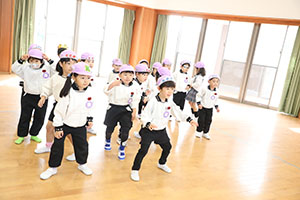 2月生まれの誕生会　「ドッジボール」　 年中組