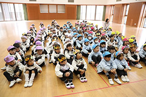 2月生まれの誕生会　「ドッジボール」　 年中組