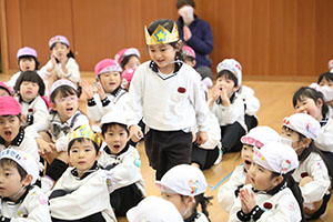 2月生まれの誕生会　「ドッジボール」　 年中組