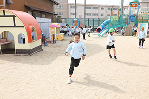 2月生まれの誕生会　「逃走中ゲーム」　 年長組