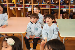 年中組の科学教室「鏡の不思議」　ばら・すみれ