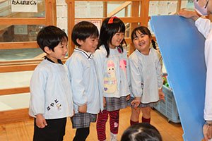 年中組の科学教室「鏡の不思議」　ひまわり・さくら・たんぽぽ