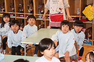 年中組の科学教室「鏡の不思議」　ひまわり・さくら・たんぽぽ