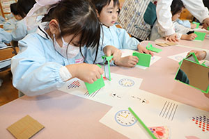 年中組の科学教室「鏡の不思議」　ひまわり・さくら・たんぽぽ