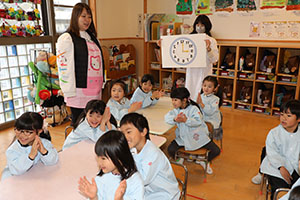 年中組の科学教室「鏡の不思議」　ひまわり・さくら・たんぽぽ