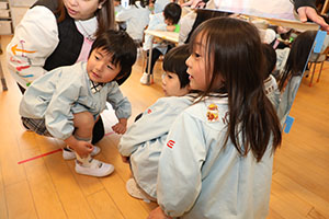 年中組の科学教室「鏡の不思議」　ひまわり・さくら・たんぽぽ