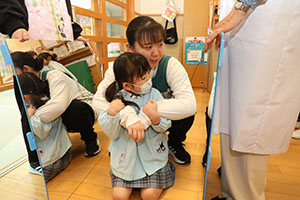 年中組の科学教室「鏡の不思議」　ひまわり・さくら・たんぽぽ