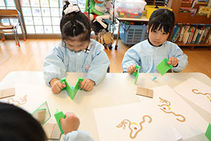 年中組の科学教室「鏡の不思議」　ひまわり・さくら・たんぽぽ