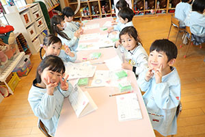 年中組の科学教室「鏡の不思議」　ひまわり・さくら・たんぽぽ