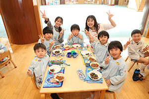 ランチルームでお給食　りす・B