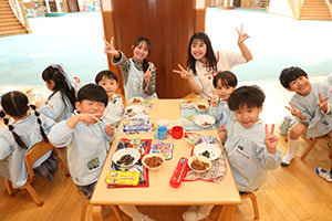 ランチルームでお給食　りす・B